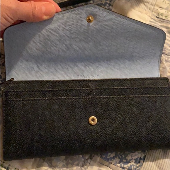 Michael Kors monogram blue wallet - Picture 4 of 7